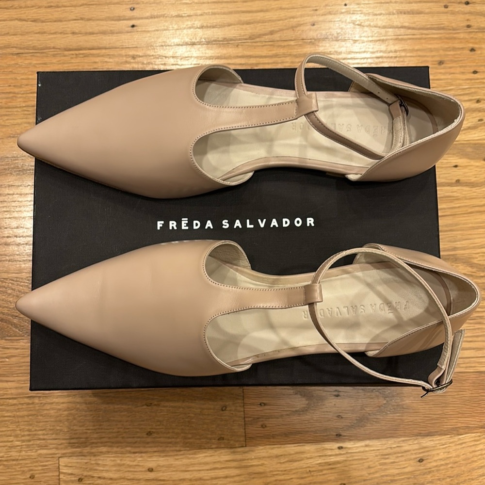 Frēda Salvador Tulip T-strap flat size 11M nude (new!)